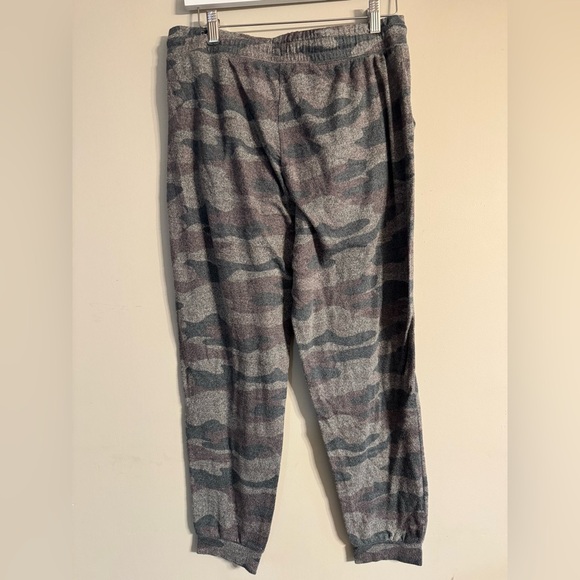 2/$15 Maurice’s Camo Print Lounge Set - Picture 3 of 9